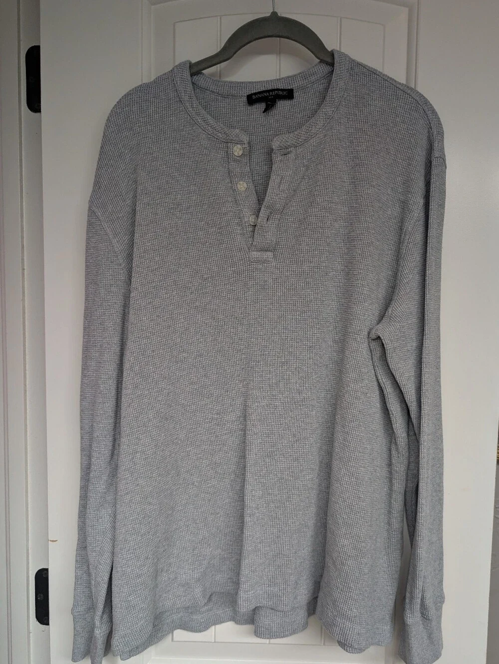 Banana Republic Gray Waffle Knit Henley Shirt XL Long Sleeve Soft Casual Top